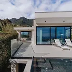 Guindaste Ii By An Island Vila