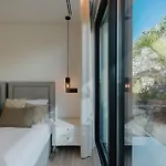 Guindaste Ii By An Island Villa